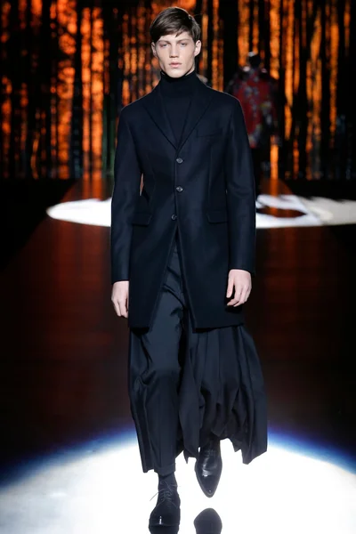 Look 12